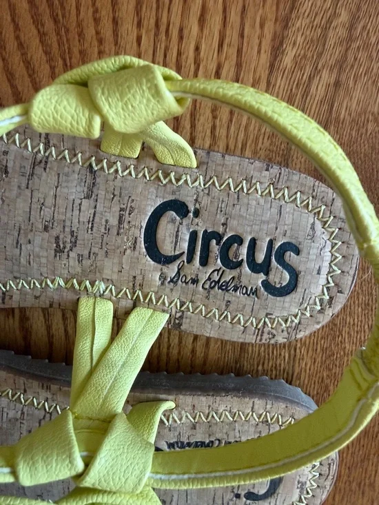 Circus by Sam Edelman Lemon Yellow Knot Thong Sandals - Picture 3 of 3